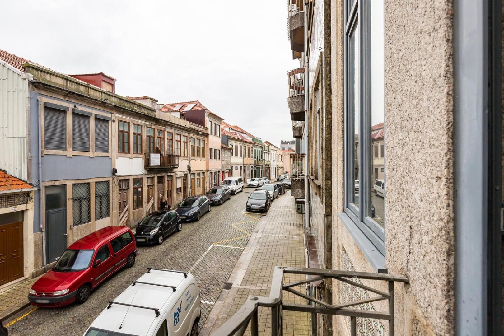 Апартаменты Guestready - Stylish Haven Near Porto Cathedral Экстерьер фото